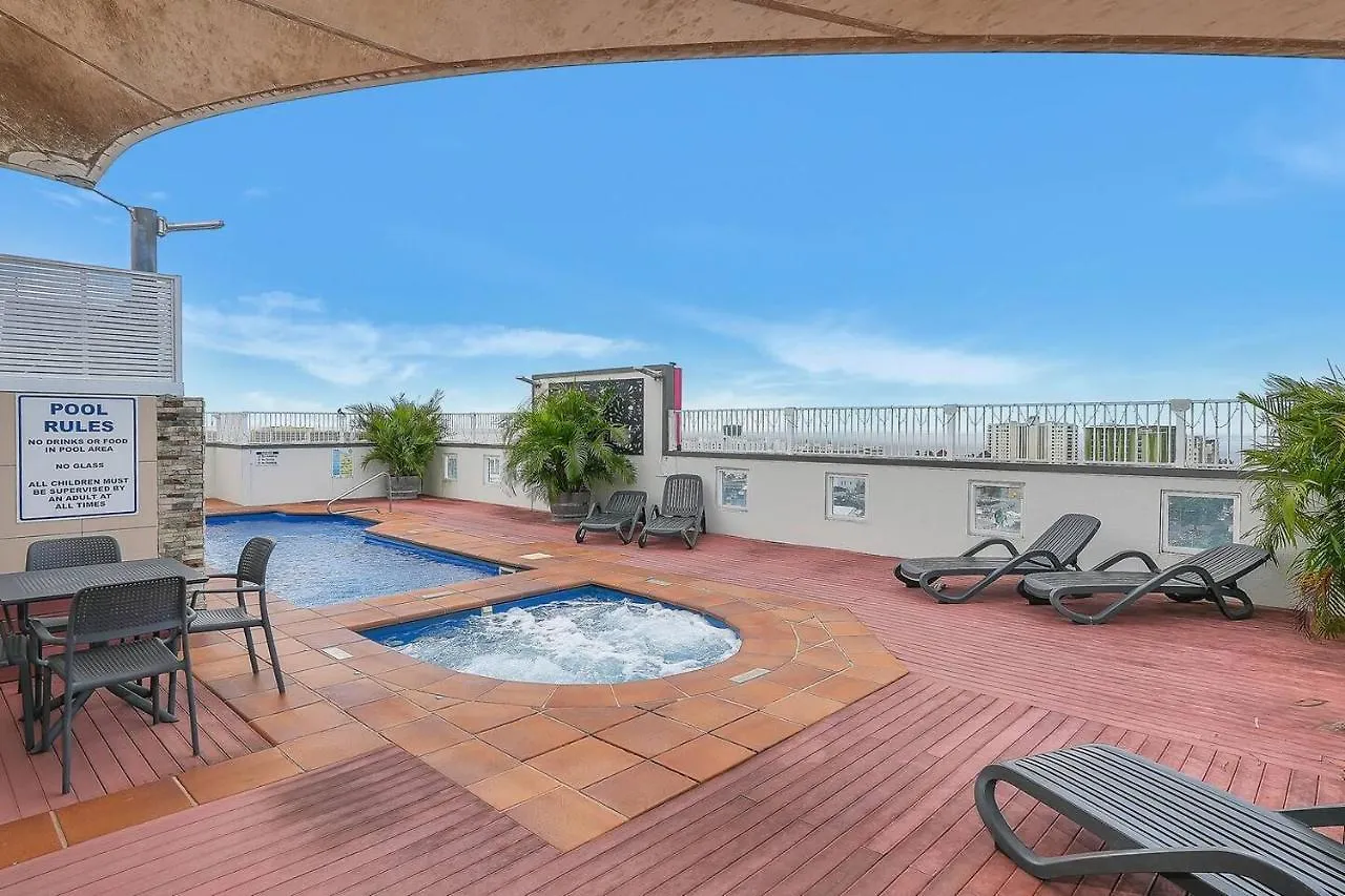 'Seaside Azul' A Central Studio With Rooftop Pool Cairns