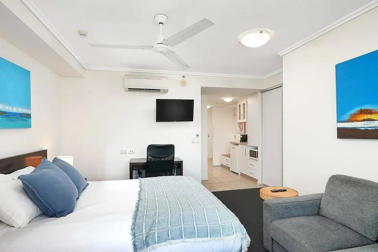 Apartment 'Seaside Azul' A Central Studio With Rooftop Pool Cairns