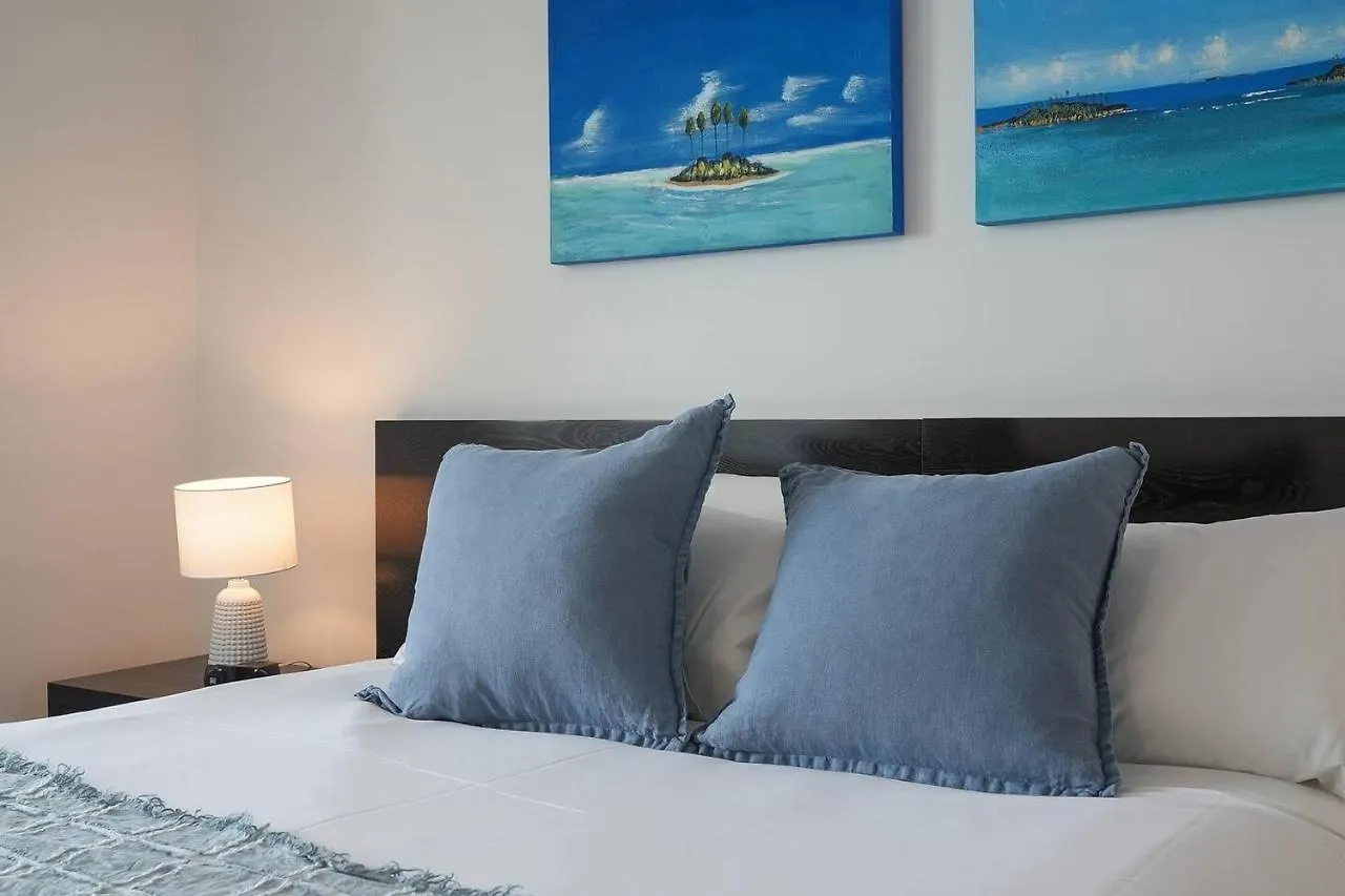 'Seaside Azul' A Central Studio With Rooftop Pool Cairns Apartment